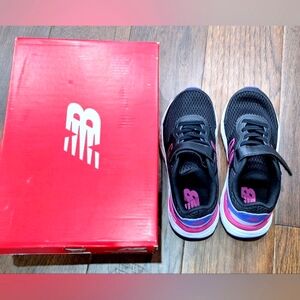Brand new- new balance girl size 13.5 c